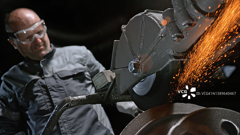 男人研磨产品图片素材