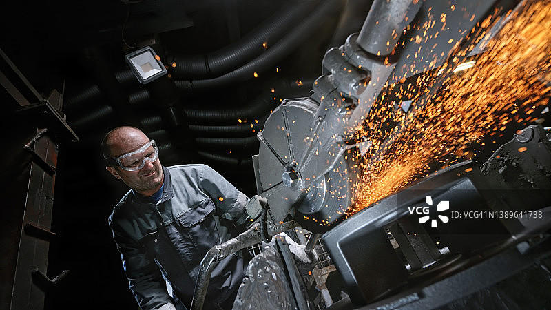 男人研磨产品图片素材