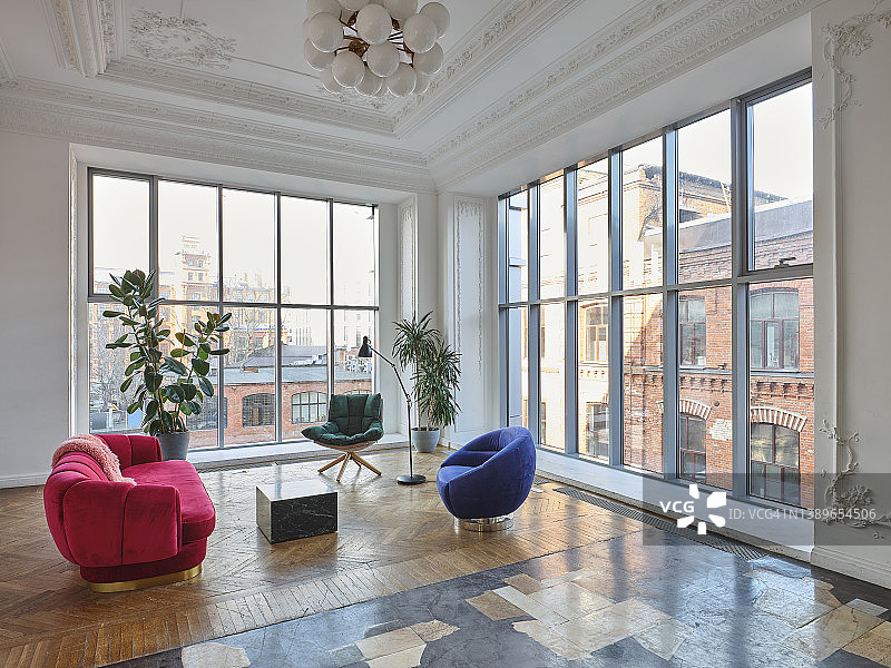 经典风格的阁楼工作室图片素材