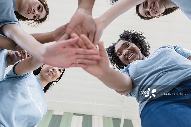堆叠的手的底部照片图片素材