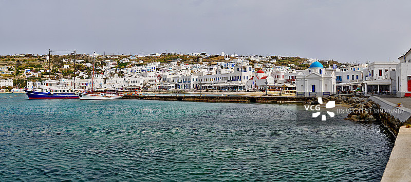希腊米科诺斯小镇及海滨图片素材