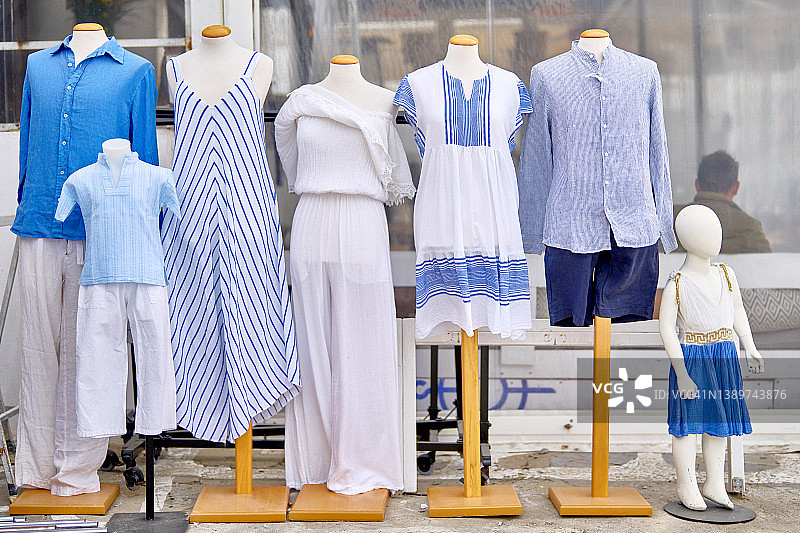 展示中的传统希腊服饰图片素材