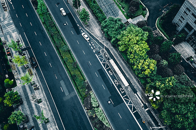 航拍浙江杭州的街道和车辆图片素材