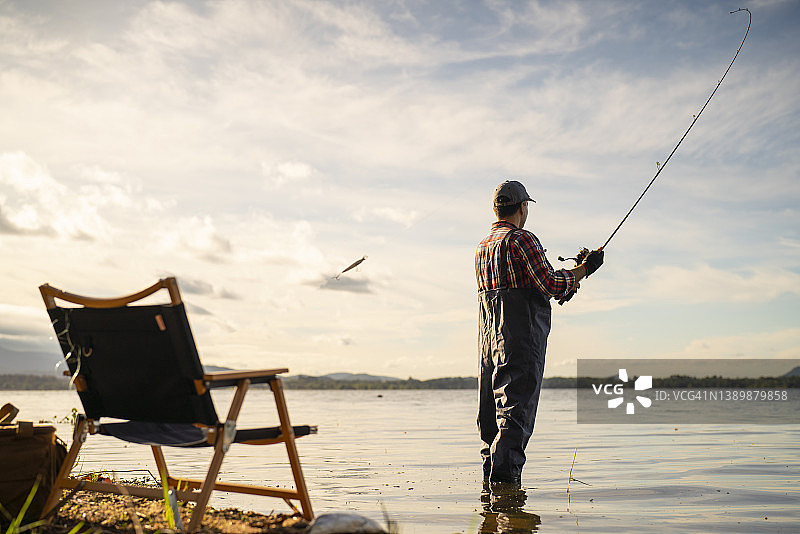 享受爱好的渔夫图片素材