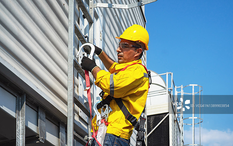 带反光的工业安全带设备图片素材