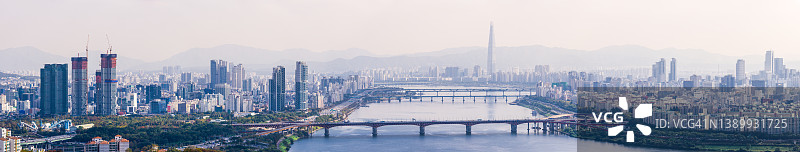 首尔汉江摩天大楼城市景观迷雾航拍全景图片素材
