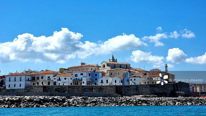 从海上看到的泰尔莫利图片素材