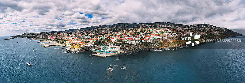 葡萄牙马德拉丰沙尔海湾城市航拍图片素材