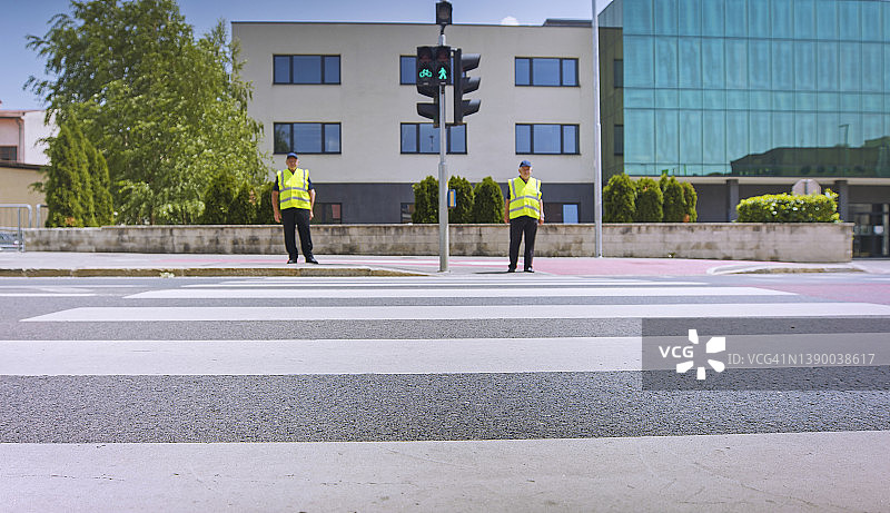 站立的警察图片素材