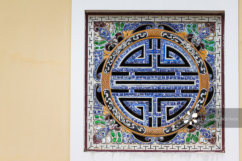 越南建筑中的窗户艺术图片素材