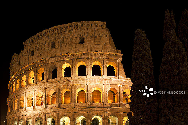 夜幕下的罗马斗兽场图片素材