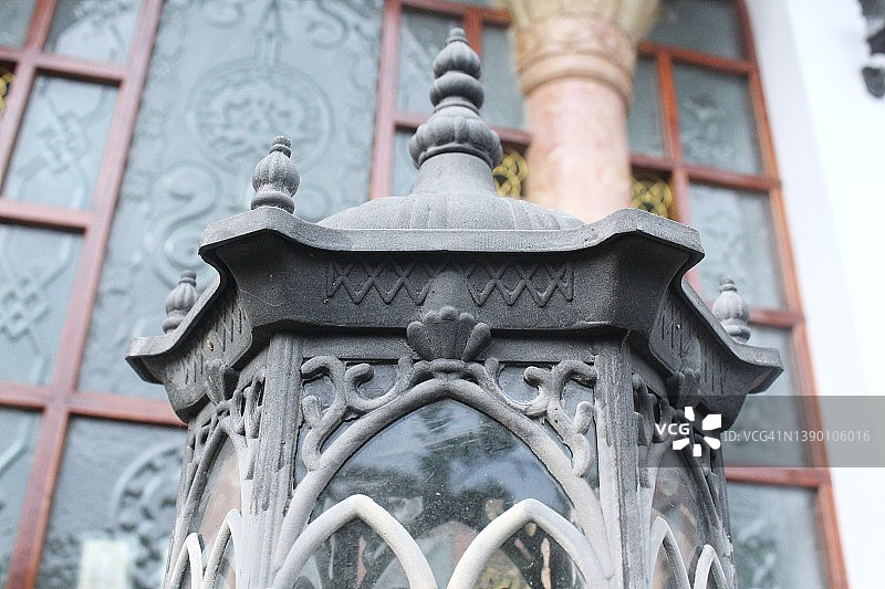 清真寺外的经典装饰灯图片素材