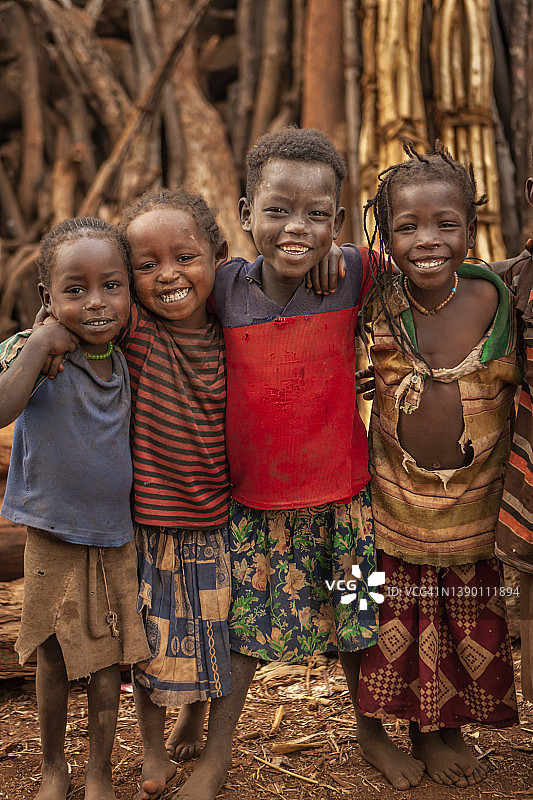 一群非洲儿童，东非图片素材
