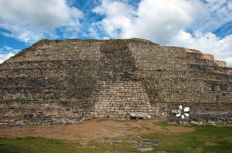 墨西哥尤卡坦半岛伊萨马尔的基尼奇·卡克莫金字塔图片素材