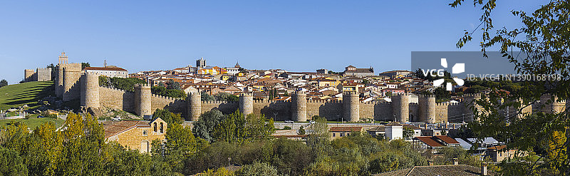 阿维拉古城的城墙和塔楼，西班牙图片素材