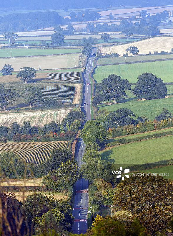 威尔士蒙哥马利附近的笔直公路图片素材