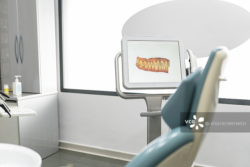 现代牙科诊所的牙齿扫描图像图片素材