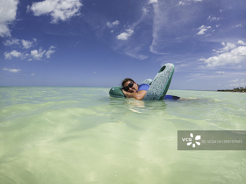 在霍尔沃克斯岛的纯粹幸福图片素材