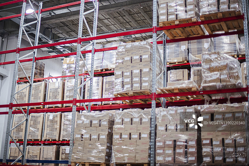 仓库里的箱子货架图片素材
