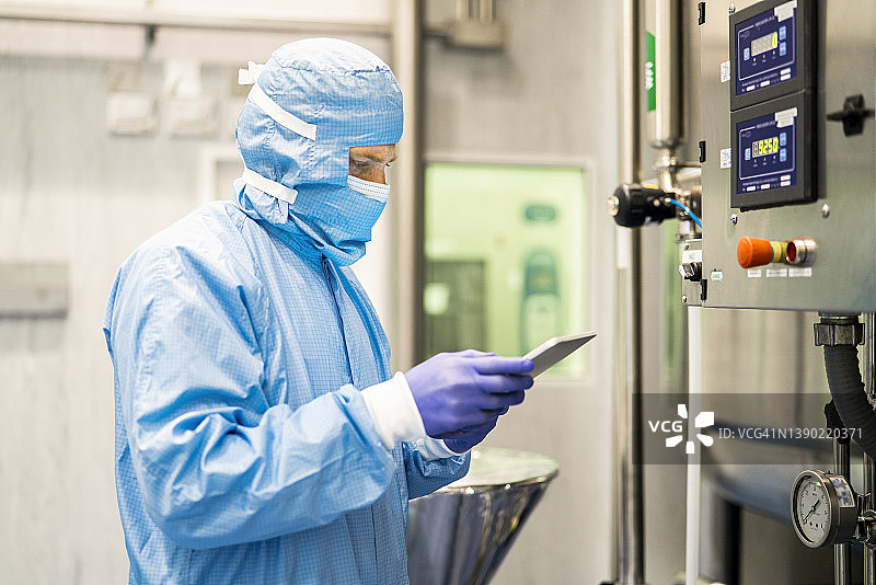 工业实验室研究员特写图片素材