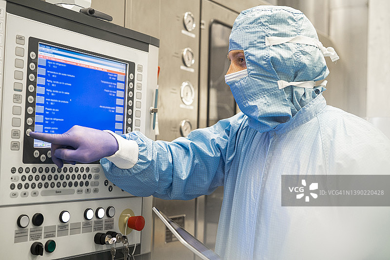 工业实验室研究员特写图片素材