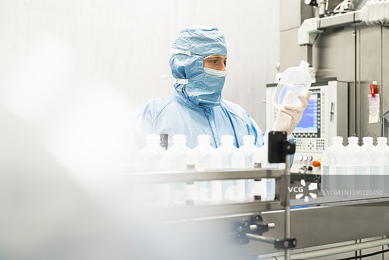 工业实验室工程师半身肖像图片素材