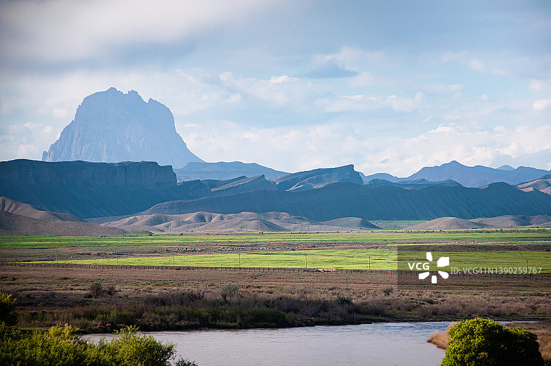 阿塞拜疆纳希切万自治共和国的伊兰达格山——伊朗视角图片素材