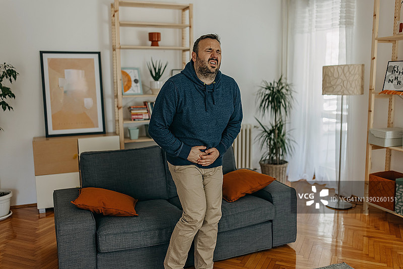 站起来的时候会痛图片素材