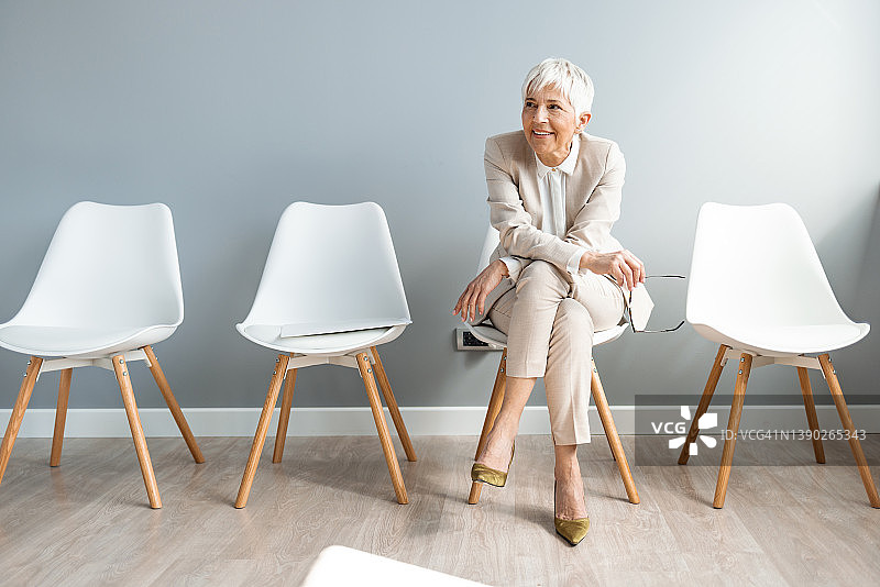 她的积极性一定会给面试官留下深刻印象图片素材