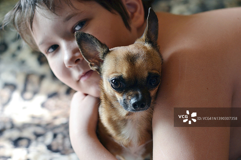 儿童与小狗图片素材