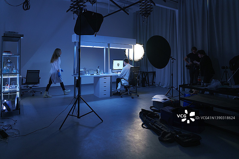 电影拍摄或带有科学实验室装饰的照片拍摄的后台图片素材