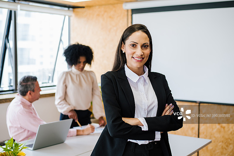 工作中女商人肖像图片素材