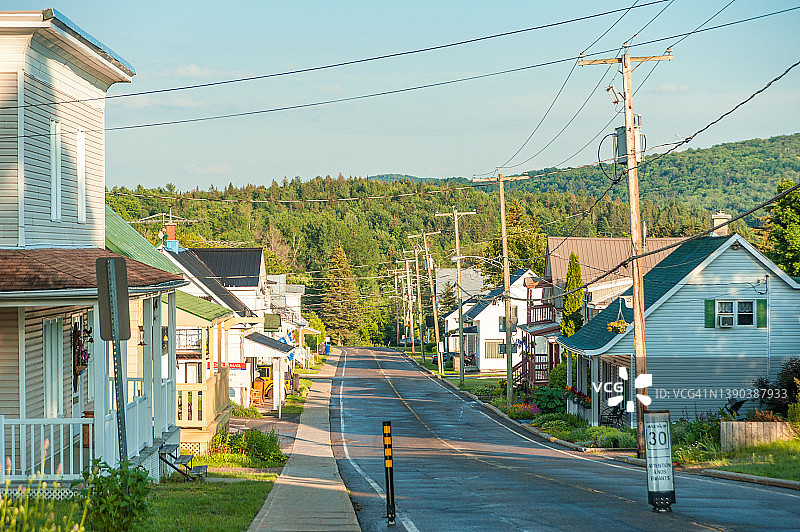 拉诺迪耶尔地区圣达米安小镇主街景观图片素材