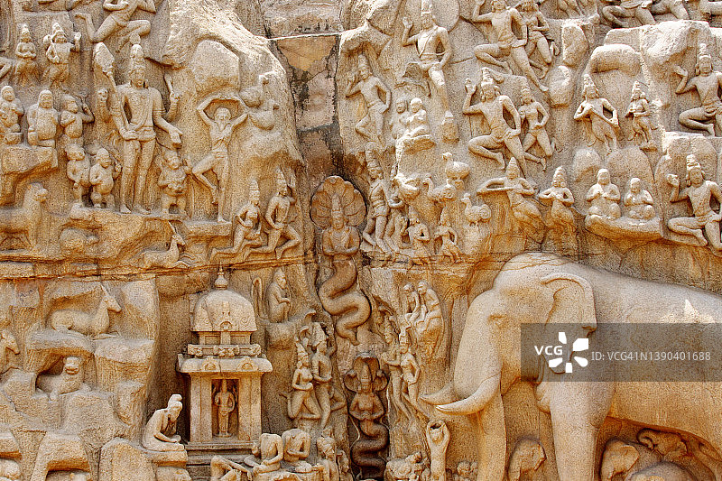 印度泰米尔纳德邦，摩诃婆罗跋摩，石头上描绘的恒河降临和阿朱那的苦修图片素材