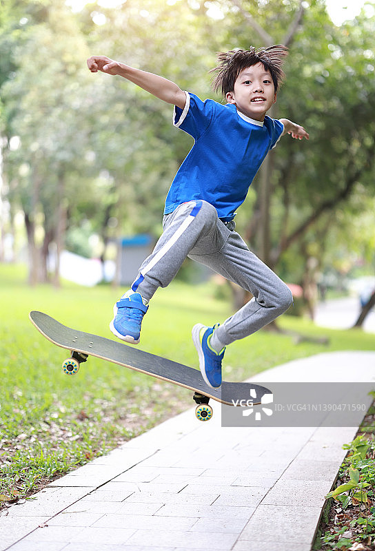 滑板男孩图片素材