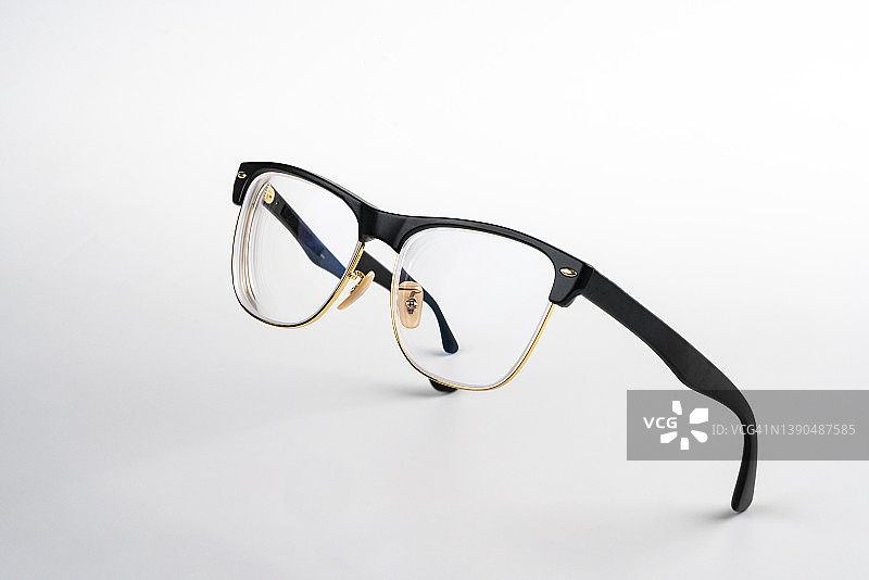 白色背景上的眼镜图片素材