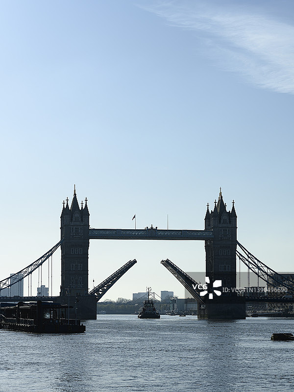 伦敦塔桥开放图片素材