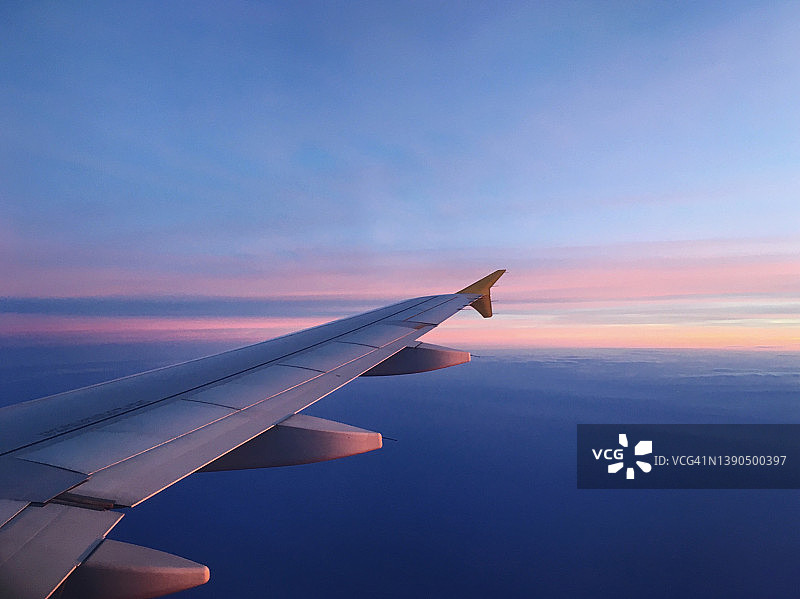 飞机机翼图片素材