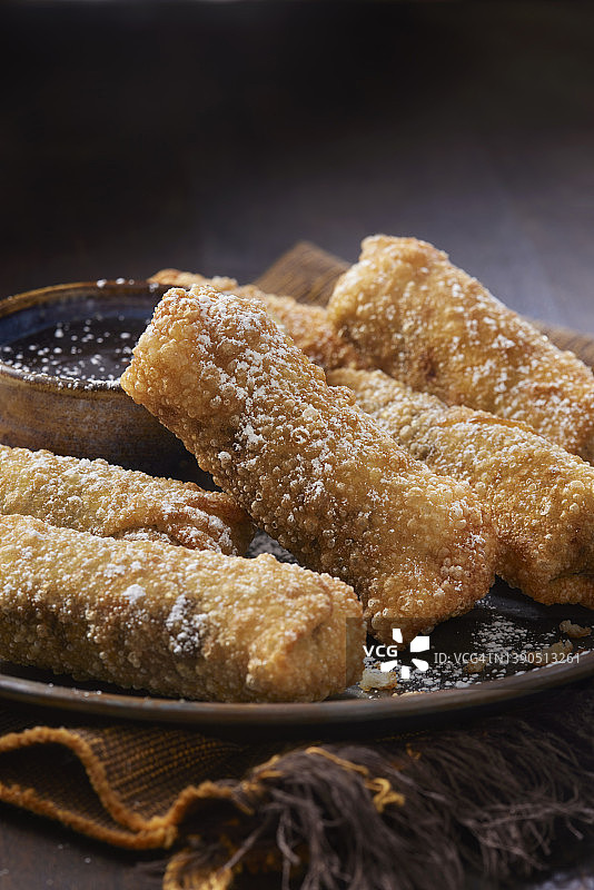 三层巧克力芝士蛋糕图片素材