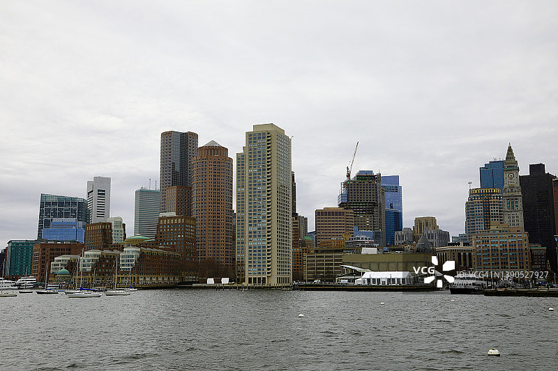 从海港眺望波士顿市中心图片素材