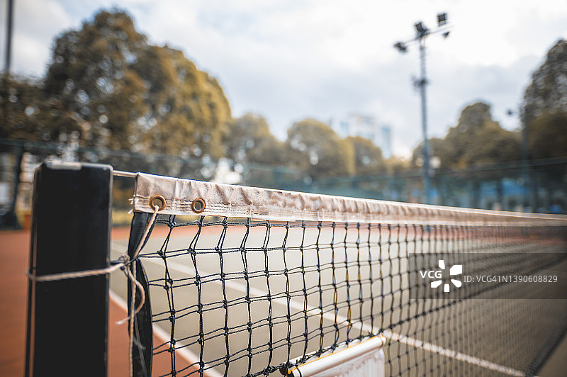 白天无人的网球场图片素材
