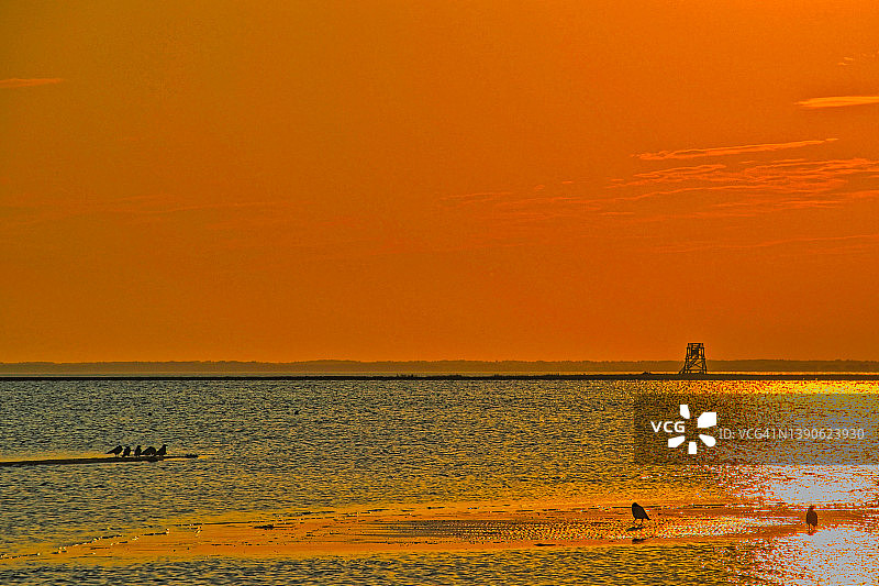 爱沙尼亚派尔努海滩日落图片素材