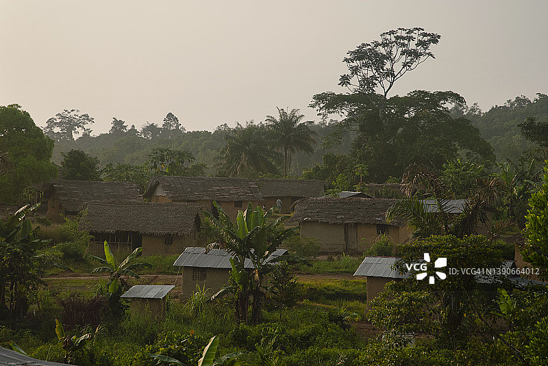 利比里亚图布曼堡附近泥屋的传统村庄景观图片素材
