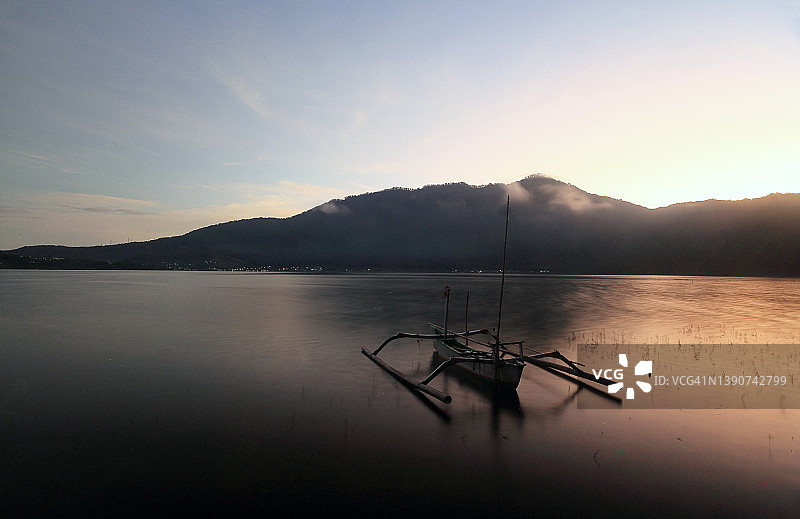 巴厘岛群山中的巴拉坦湖图片素材