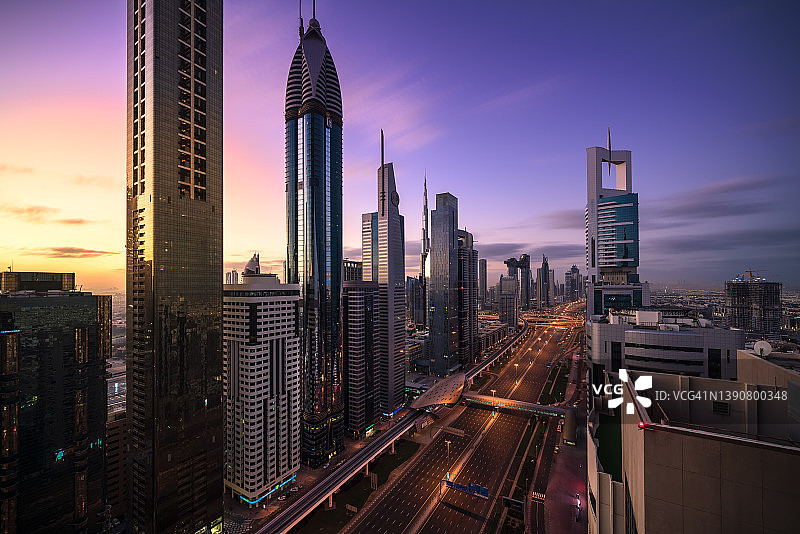 阿联酋迪拜城市日出航拍图片素材