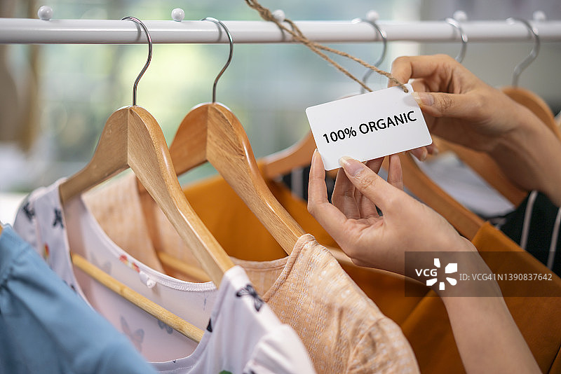 100%有机材料T恤：环保顾客之选图片素材