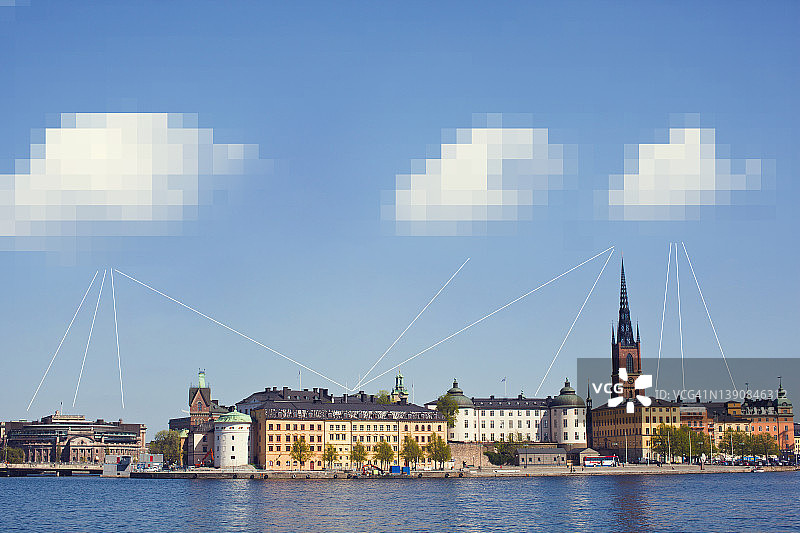 像素化云朵在瑞典斯德哥尔摩老城上方图片素材