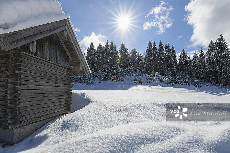 埃尔毛的冬季小木屋景观图片素材