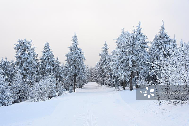 德国菲希特尔山晨曦滑雪道图片素材