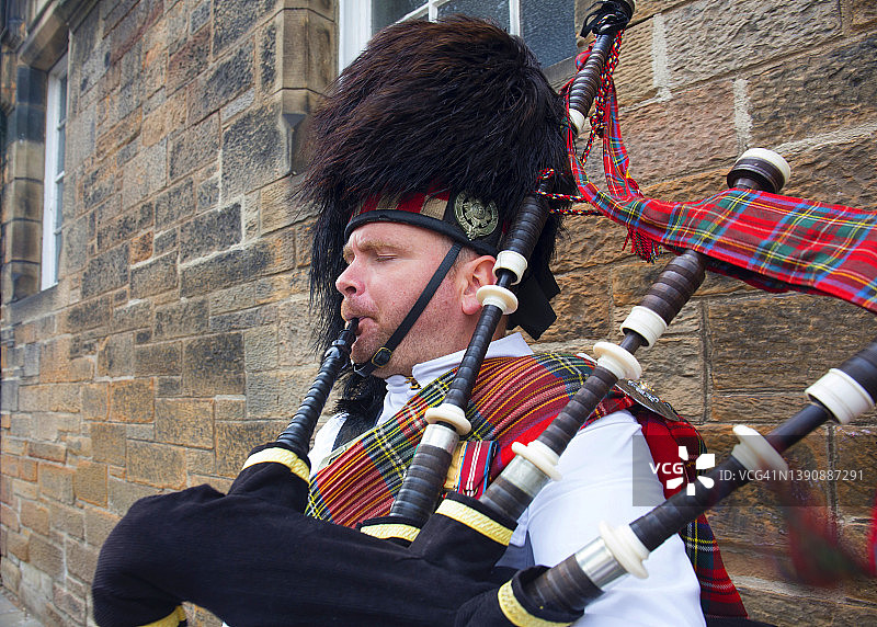 在皇家英里演奏的风笛手图片素材